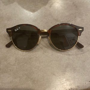 RAY-BAN Clubround Classics - Tortoise Shell Sunglasses with Case